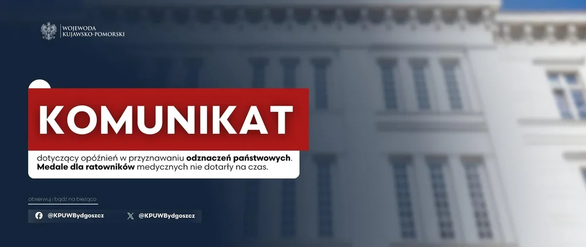 Grafika informacyjna Kujawsko-Pomorskiego Urzędu Wojewódzkiego z komunikatem o opóźnieniach w dostarczeniu medali dla ratowników medycznych, na tle budynku urzę