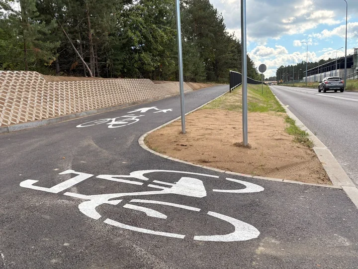 Pół kilometra nowej drogi rowerowej. Trasa spina park przemysłowy z S10