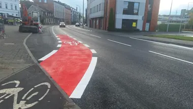 Nowy pas dla rowerów na Poznańskiej łączy się z istniejącą trasą