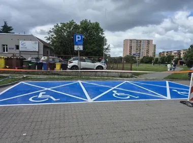 Farba wraca na bydgoskie ulice. Kierowcy muszą uważać na zakazy parkowania